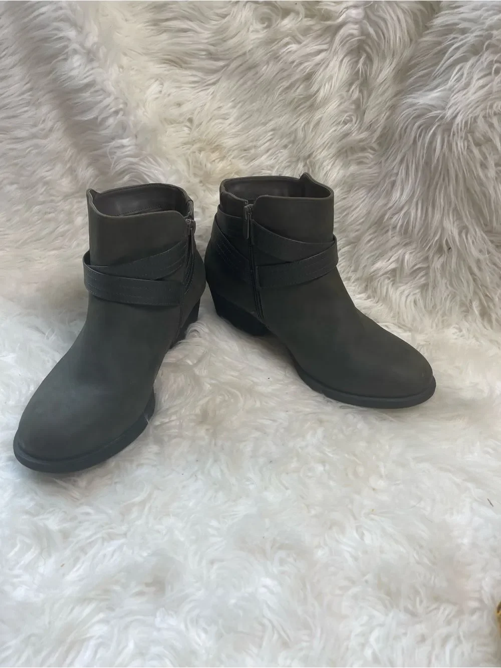 Torrid synthetic Gray Ankle Boots Double straps Buckle Detail sidezipperSZ10.5WW